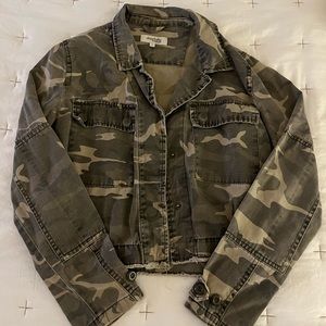 Cropped Camo jacket